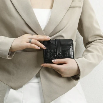 Женский короткий кошелек в стиле ретро с крокодиловым принтом и отделениями для нескольких карт, водонепроницаемый кошелек для монет на молнии